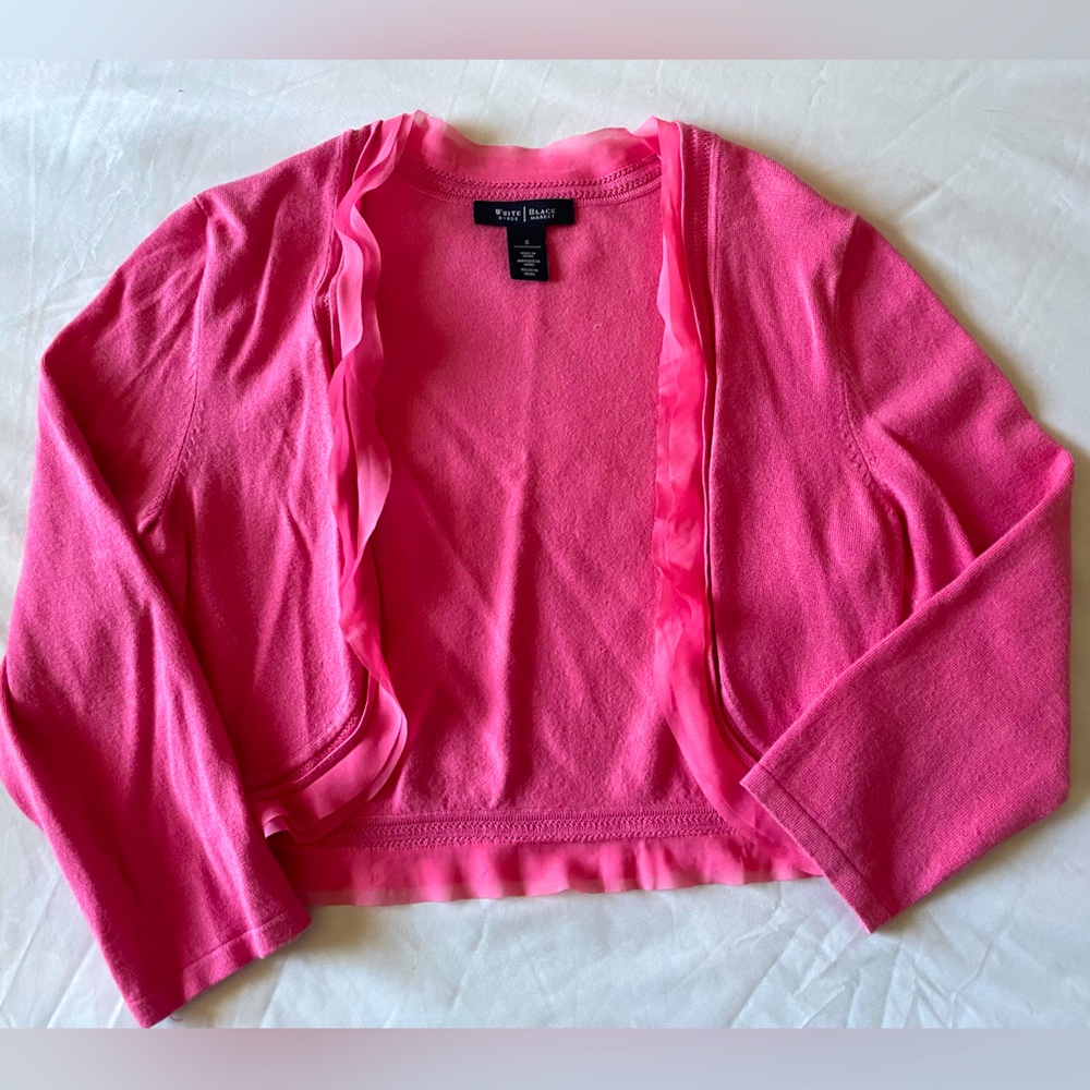 Adorable Cropped Pink Shrug!🎀